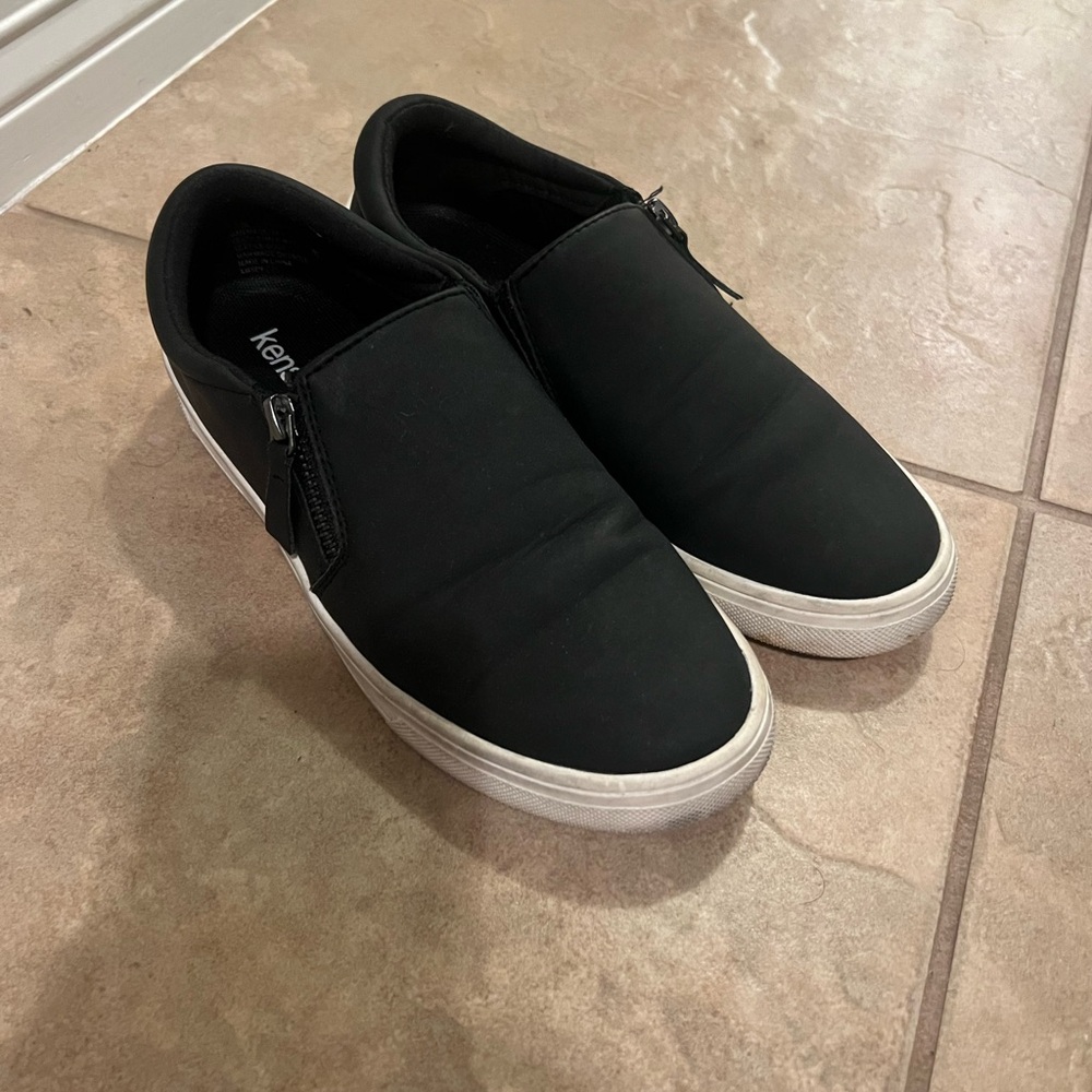 Kensie Black Slip-On Sneakers